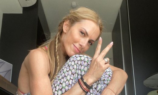 Ντορέττα Παπαδημητρίου: Η throwback φώτο αγκαλιά με τους γιους της