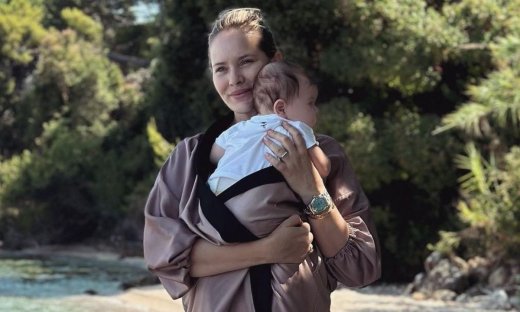 Ανίτα Μπραντ: Ο μικρός της γιος «τρελαίνεται» για παιδικά παραμύθια