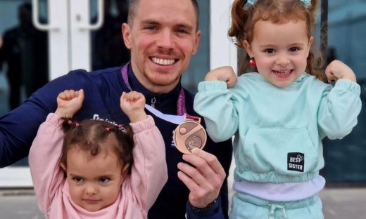 Λένια Πετρούνια: Πώς αντέδρασε όταν έπρεπε να κάνει μπάνιο