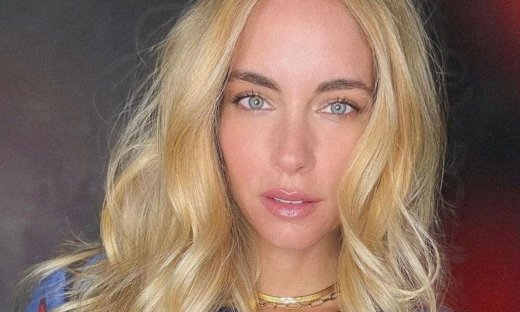 Δούκισσα Νομικού: Η πόζα με κόκκινο μπικίνι και το σχόλιο της Μαγγίρα