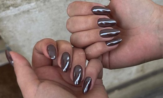 Πώς υιοθετήσεις το milk chocolate glazed manicure της Παπαγεωργίου