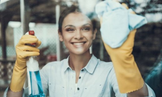 Το tip της μαμάς: Καθαρίστε τα τζάμια με κρεμμύδι