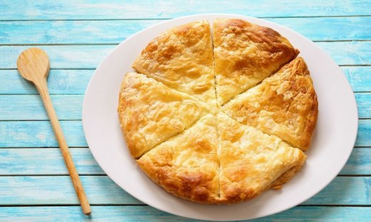 Συνταγή για εύκολη μακαρονόπιτα με χωριάτικο φύλλο