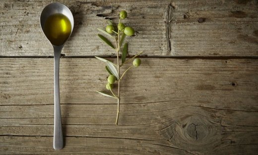Ελαιόλαδο: Τα οφέλη της κατανάλωσης μιας κουταλιάς καθημερινά