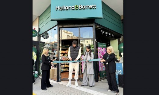 Η HOLLAND & BARRETT του Ομίλου FOURLIS έκλεισε έναν χρόνο στην Ελλάδα και το γιόρτασε
