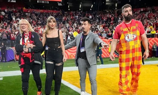 Βρήκαμε το viral παντελόνιτης Taylor Swift: Κοστίζει 800 ευρώ