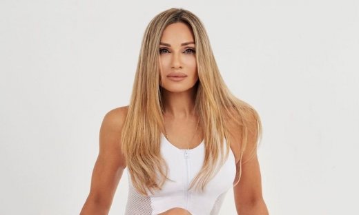 Η Ελένη Πετρουλάκη μας δείχνει πώς να κάνουμε face workout