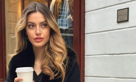 Το νέο cover της Δανάης Λιβιεράτου αποθεώθηκε και από την καλή φίλη της μαμάς της, Ρέα Τουτουνζή