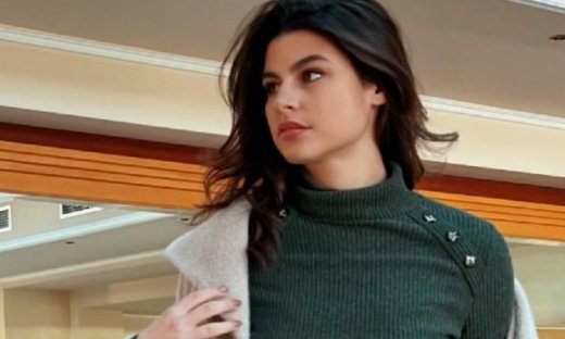 Δανάη Παππά: Η Θοδώρα του Σασμού ποζάρει στην Πορτογαλία και δείχνει τις δύο αντίθετες πλευρές της