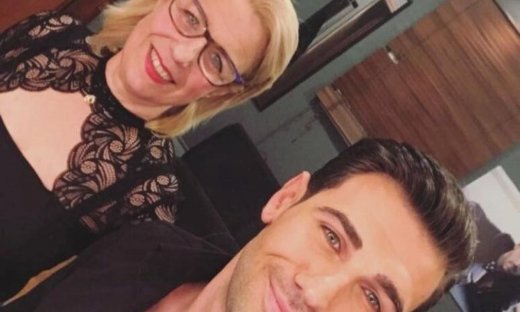 «Λεβεντιά η μάνα» έγραψαν στο βίντεο του Πέτρου Ιακωβίδη με την αφιέρωση στην κούκλα μαμά του (pics)