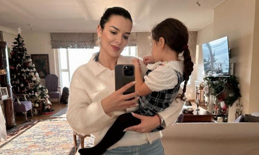 Νικολέττα Ράλλη: Η κόρη της με ολόσωμη φόρμα μονόκερου