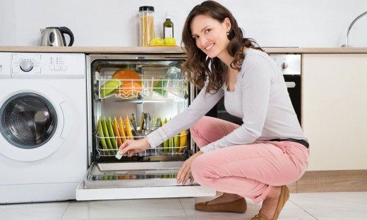 Πώς να καθαρίσετε μόνοι σας το πλυντήριο πιάτων (vid)