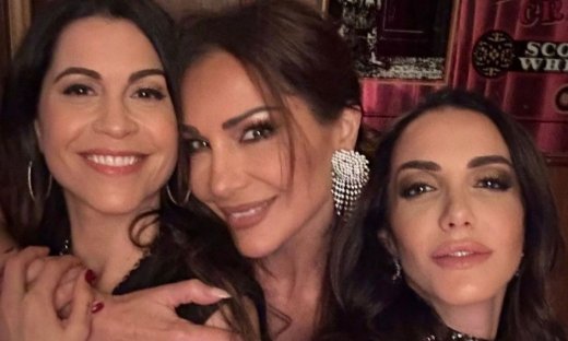 Πώς η Δέσποινα Βανδή «έκλεψε» την παράσταση στα 40α γενέθλια φίλης της; Με glam rock look φυσικά