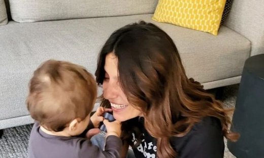 Πόπη Τσαπανίδου: Φωτό από το cool σπίτι της με αφορμή το γεγονός πως έγινε για 2η φορά γιαγιά στα 56