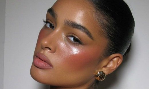 Πώς θα αποκτήσεις τα τέλεια ζυγωματικά με ένα καλλυντικό