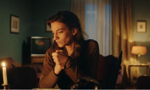 Το Ναυάγιο: Απαρηγόρητη από τον θάνατο του Τρύφωνα, η Ειρήνη το σκάει από το σπίτι...