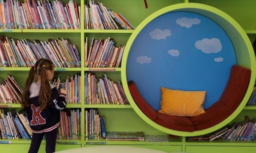 Το Queen.gr επισκέπτεται τα Εκπαιδευτήρια Καίσαρη και «μαγεύεται» από την ξεχωριστή τους βιβλιοθήκη