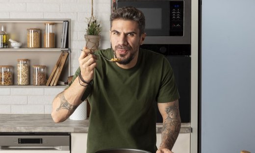 Άκης Πετρετζίκης: Γενέθλια στο πλατό με την οικογένειά του – Πόσο χρονών γίνεται;