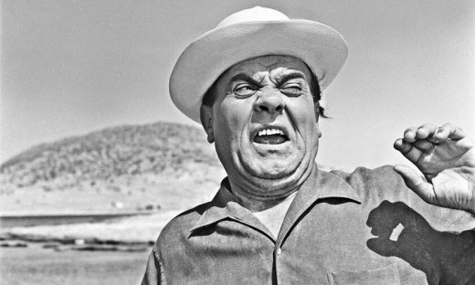 Βασίλης Αυλωνίτης: Η ιδιαίτερη επιγραφή πάνω στο μνήμα του που προκαλεί γέλιο & συγκίνηση!