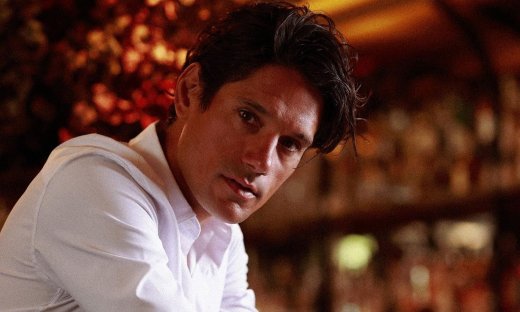 Πάνος Βλάχος:  Εντόπισε μια μέλλουσα νύφη μέσα στο πλήθος και χόρεψε μαζί της το «Gucci φόρεμα»