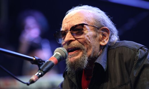 Πουλικάκος: «Έτσι είμαι. Το κεφάλι στα σύννεφα, τα πόδια στη γη» - Η ηλικία, οι ρόλοι & η μουσική