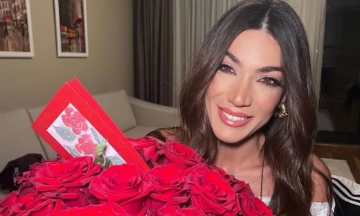 Ήβη Αδάμου: Σαρώνει τα πάντα & ταξιδεύει μουσικά τα Βαλκάνια!