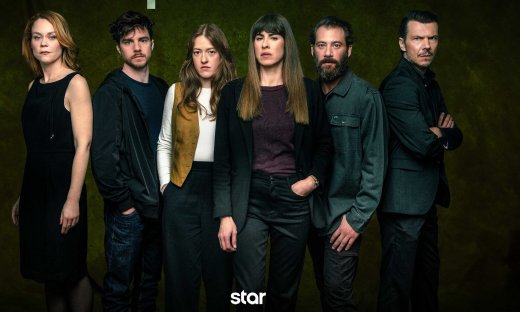 Μαύροι πίνακες: Η Άννα δέχεται ένα τηλεφώνημα από τον Νίκο, που φέρνει τα πάνω κάτω