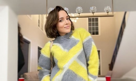 Καλομοίρα: Η trendy βόλτα της στην Ουάσινγκτον με denim look και κοντό καρέ - Μοιάζει με teenager!