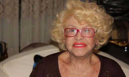 Για δεύτερο 24ωρο νοσηλεύεται η Καίτη Γκρέυ – Σταθερή αλλά κρίσιμη η κατάσταση της υγείας της