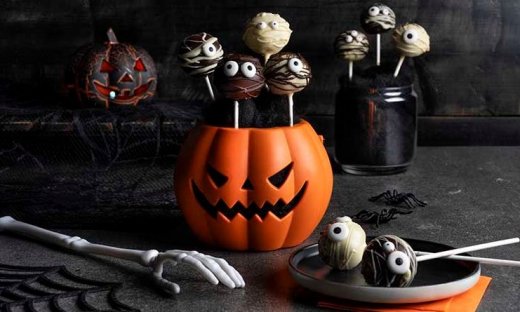 Halloween cake pops από τον Άκη Πετρετζίκη