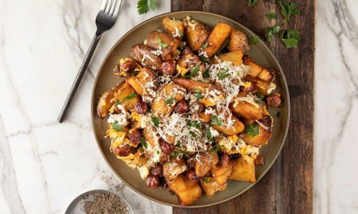 Γρήγορα λουκάνικα με αυγά και πατάτες