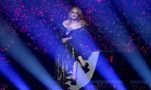 Mε δάκρυα στα μάτια η Adele στην τελευταία συναυλία της στο Λας Βέγκας