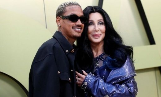 Ο έρωτας της Σερ με τον κατά 40 χρόνια νεότερό της, Αλεξάντερ Έντουαρντς, την οδήγησε ξανά σε studio