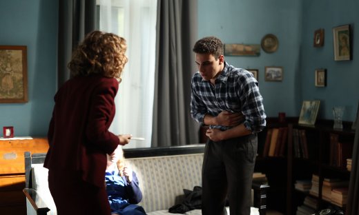 Άγιος έρωτας - Η μεθυσμένη Χριστίνα μαχαιρώνει τον Αργύρη