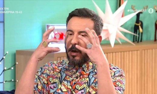 Συγκλονίζει ο Ένκε Φεζολλάρι: «Θυμάμαι τη μητέρα μου με πρησμένα μάτια από τη χλωρίνη»