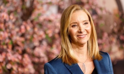 Η Λίζα Κούντροου επικρίνει την ταινία «Here» του Τομ Χανκς ότι προωθεί την Τεχνητή Νοημοσύνη