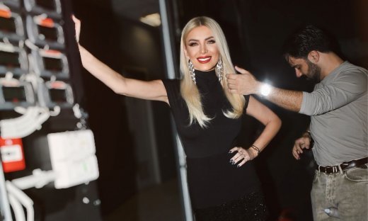 Super Κατερίνα: Οι δυο λαμπερές εμφανίσεις της Καινούργιου - Γιατί αναγκάστηκε να αλλάξει ρούχα;