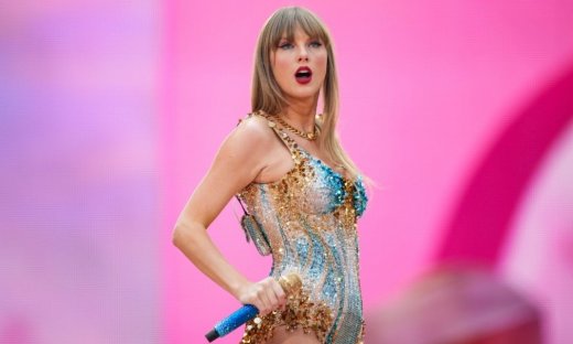 Η Taylor Swift ντύθηκε με άστρα – Η Σίλια Κριθαριώτη πίσω από το πιο ονειρικό της look!