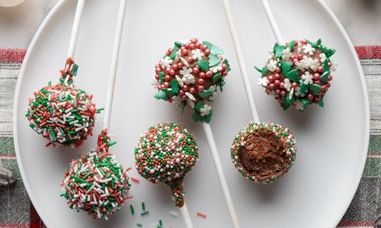 Χριστουγεννιάτικα cake pops από τον Άκη Πετρετζίκη!