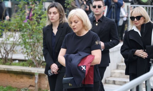 Κηδεία Μίμη Δομάζου: Συντετριμμένη η κόρη του, Ράνια στο λαϊκό προσκύνημα