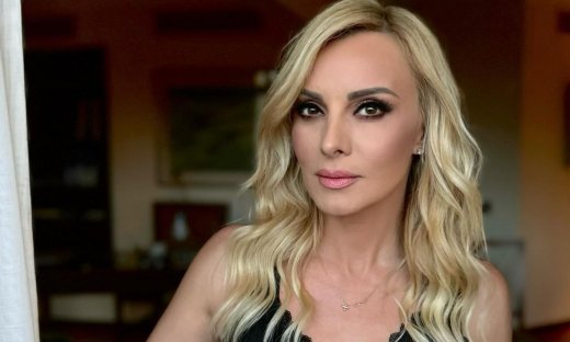 Πέγκυ Ζήνα: «Η Γερμανού μού έλεγε να μην κουνάω το δάχτυλο» – «Τώρα γελώ με αυτό το κοριτσάκι»