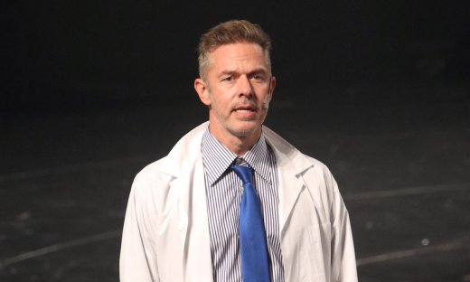 Χρήστος Λούλης: Ο ρόλος-πρόκληση στον «Άγιο Παΐσιο», η κρίση στον γάμο του & η εντυπωσιακή καριέρα!