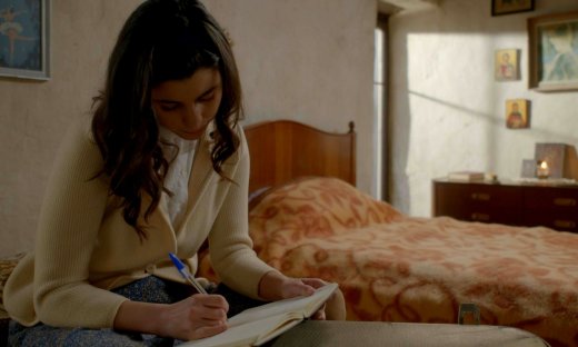 Άγιος έρωτας: Η Χλόη ψάχνει τρόπο να φύγει από το Μαύρο Λιθάρι