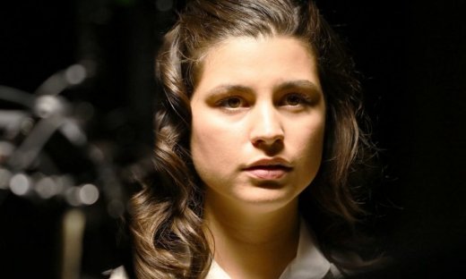 Άγιος έρωτας: Η Χλόη έγκυος στο παιδί του πατέρα Νικόλαου