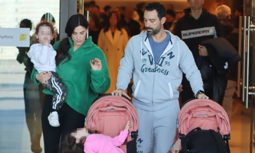 Τανιμανίδης & Μπόμπα: Cozy family look στη βόλτα με τις κόρες τους στα βόρεια προάστια!