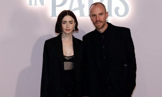 Λίλι Κόλινς: Η πρωταγωνίστρια του Emily in Paris σε νέες τρυφερές φωτό με τη νεογέννητη κόρη της