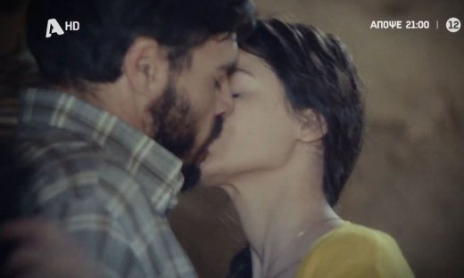 Άγιος έρωτας: Η Καλλιόπη μαθαίνει πως ο άντρας της τα έχει με την κόρη της και τραβά όπλο...