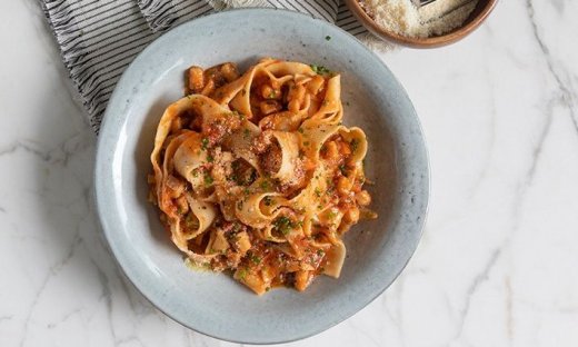 Παπαρδέλες με ραγού από θράψαλα από τον Άκη Πετρετζίκη