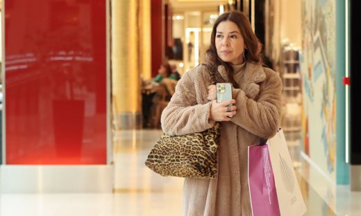 Ναταλία Δραγούμη: Με leopard print τσάντα και minimal sneakers η ηθοποιός απογείωσε την έξοδό της!