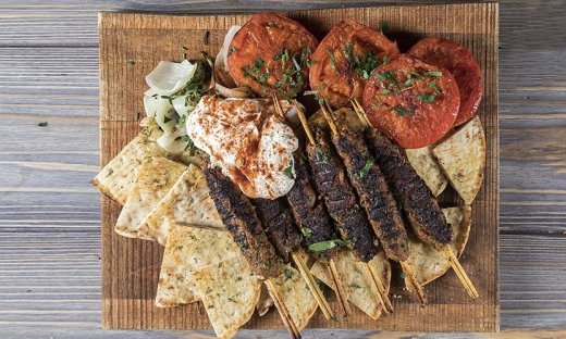 Γιαουρτλού κεμπάπ από τον Άκη Πετρετζίκη